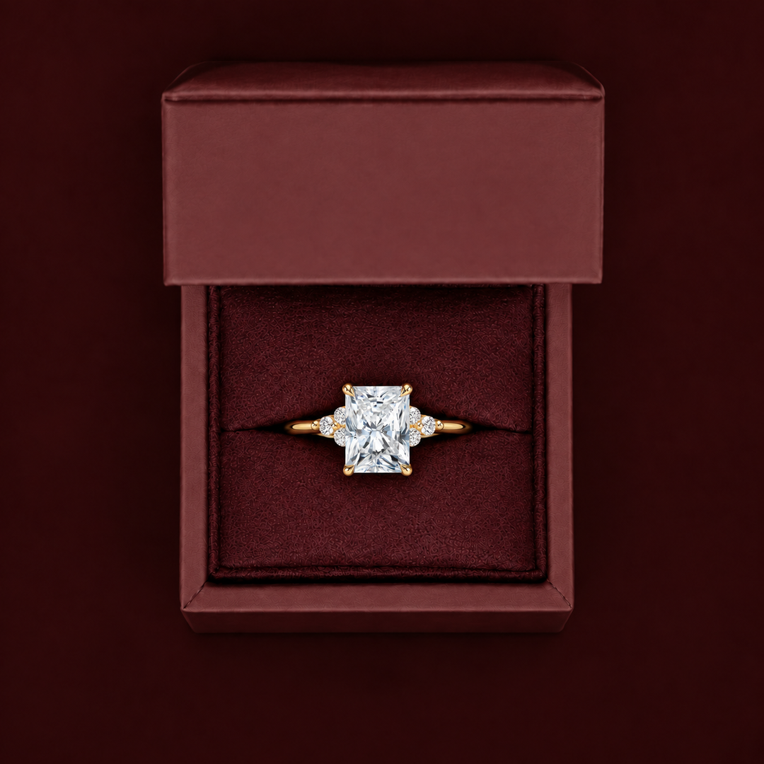 Six round accent diamonds Three Stone Ring in Yellow Gold