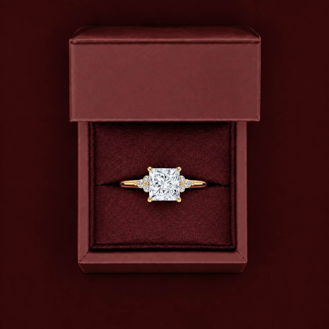 Six round accent diamonds Three Stone Ring in Yellow Gold