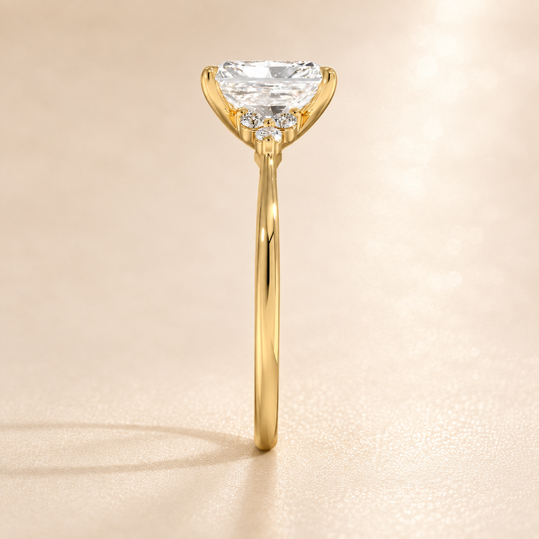 Six round accent diamonds Three Stone Ring in Yellow Gold