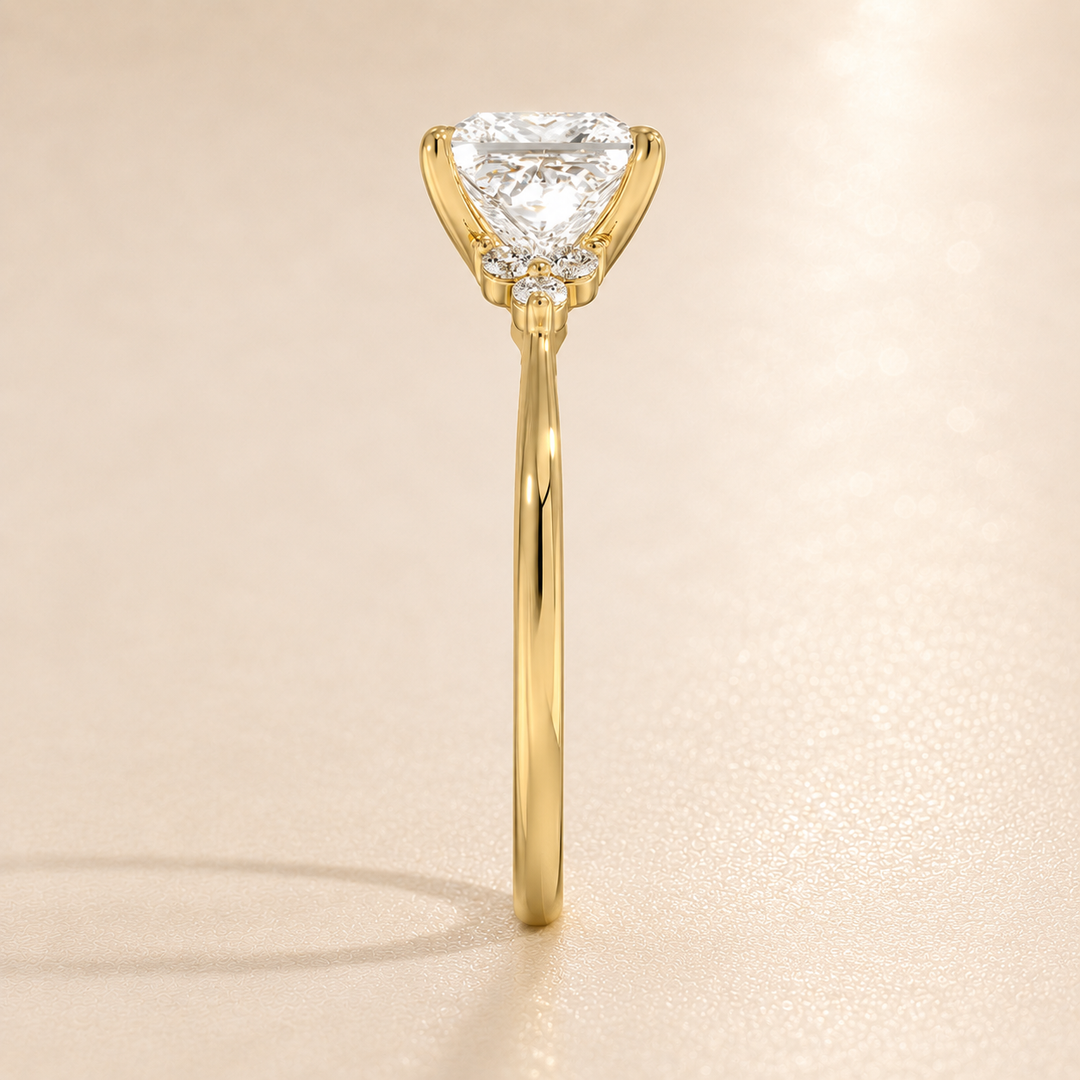 Six round accent diamonds Three Stone Ring in Yellow Gold