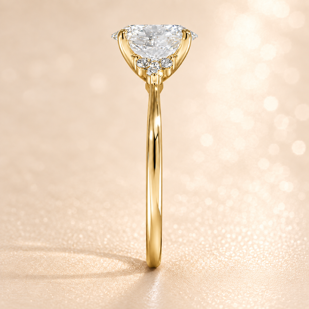 Six round accent diamonds Three Stone Ring in Yellow Gold