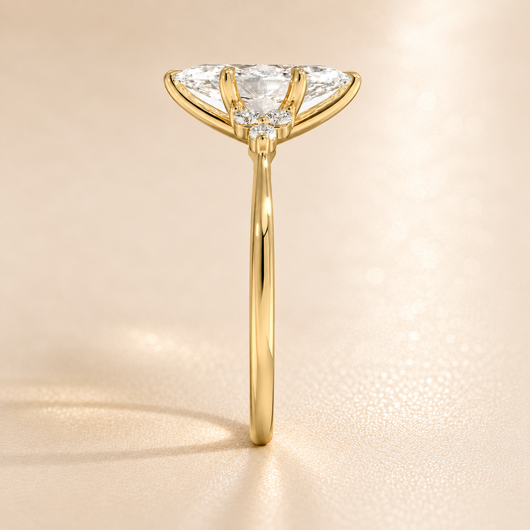 Six round accent diamonds Three Stone Ring in Yellow Gold